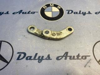 Кронштейн стойки стабилизатора передний правый BMW 525i 2003 контрактная Кронштейн стойки стабилизатора передний правый BMW 525i 2003