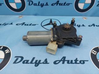 Моторчик стеклоподъемника передний правый Mercedes-Benz E-class 15/10/2001 w210 112.914 A2108205842 контрактная