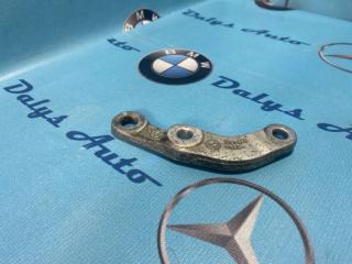 Кронштейн стойки стабилизатора правый BMW 525i 2003г. Октябрь контрактная Кронштейн стойки стабилизатора правый BMW 525i 2003г. Октябрь