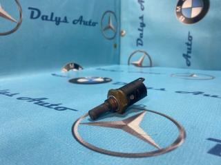 Запчасть датчик температуры охлаждающей жидкости BMW 525i 2003г. Октябрь