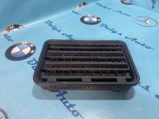 Вентиляционная решетка BMW 525i 2003г. Октябрь