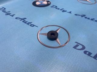 Фото запчасти уплотнительная резинка Mercedes-Benz E-class 05/07/1999 контрактная запчасть Запчасть уплотнительная резинка Mercedes-Benz E-class 05/07/1999