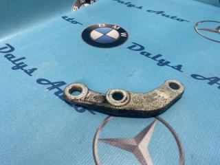 Кронштейн стойки стабилизатора правый BMW 525i 2000 контрактная Кронштейн стойки стабилизатора правый BMW 525i 2000