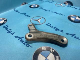 Кронштейн стойки стабилизатора передний правый BMW 530i 2007 контрактная Кронштейн стойки стабилизатора передний правый BMW 530i 2007