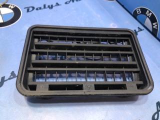 Вентиляционная решетка задняя BMW 525i 2000