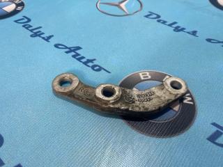 Кронштейн стойки стабилизатора правый BMW 525i 2000 контрактная Кронштейн стойки стабилизатора правый BMW 525i 2000