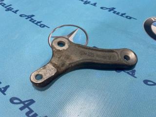 Кронштейн стойки стабилизатора передний правый BMW 525i 2007г. Сентябрь контрактная Кронштейн стойки стабилизатора передний правый BMW 525i 2007г. Сентябрь