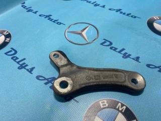 Кронштейн стойки стабилизатора передний левый BMW 525i 2007г. Сентябрь контрактная Кронштейн стойки стабилизатора передний левый BMW 525i 2007г. Сентябрь