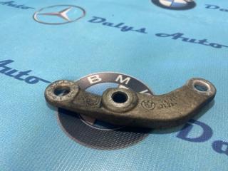 Кронштейн стойки стабилизатора правый BMW 528i 1998 контрактная Кронштейн стойки стабилизатора правый BMW 528i 1998