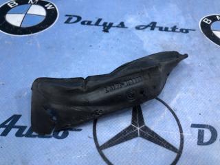 Запчасть уплотнитель крыла передний левый BMW 735i 2000