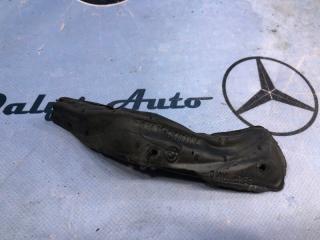 Запчасть уплотнитель крыла передний правый BMW 735i 2000