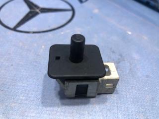 Запчасть концевик двери Mercedes-Benz E-class 1996