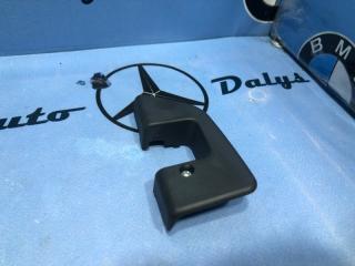 Запчасть накладка замка двери задняя левая Mercedes-Benz E-class 09/08/2004