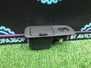Запчасть кнопка стеклоподъемника задняя левая Toyota Crown 1995
