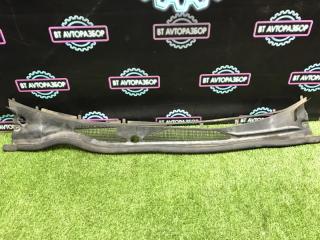 Запчасть решетка под лобовое стекло Toyota chaser