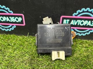 Блок управления дверьми Toyota Crown 1995