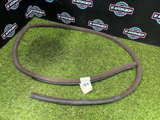 Уплотнительная резинка боковой двери передняя правая Toyota Crown 1995