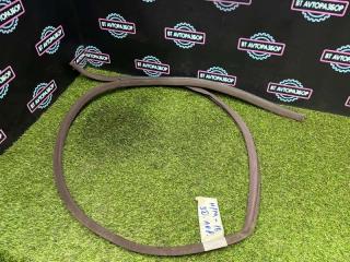 Уплотнительная резинка боковой двери задняя левая Toyota Crown 1995