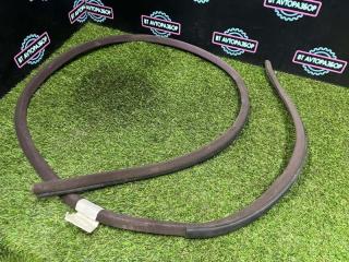 Уплотнительная резинка боковой двери задняя правая Toyota Crown 1995