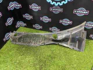 Запчасть решетка под лобовое стекло передняя правая Toyota Celsior 1993