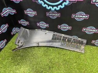 Запчасть решетка под лобовое стекло передняя левая Toyota Celsior 1993