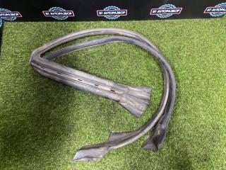 Уплотнительная резинка боковой двери передняя левая Toyota Crown 1995