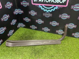 Запчасть накладка на порог салона передняя правая Toyota Crown 1992