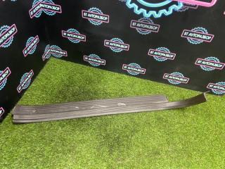 Запчасть накладка на порог салона передняя левая Toyota Crown 1992