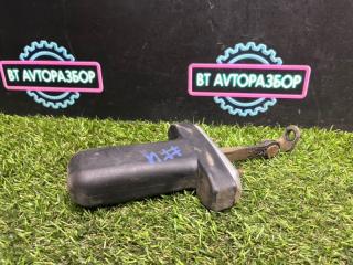 Запчасть ограничитель двери передний правый Toyota Corolla levin 1995