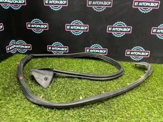 Запчасть уплотнительная резинка боковой двери передняя левая Subaru Legacy