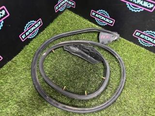 Уплотнительная резинка боковой двери передняя правая Toyota Chaser 1996