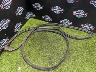 Уплотнительная резинка боковой двери задняя левая Toyota Prius 2012