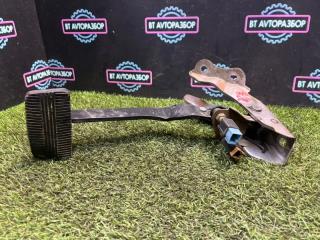 Запчасть педаль тормоза Nissan Bluebird 1998