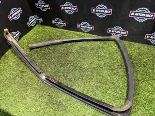 Запчасть уплотнитель стекла двери задний левый Nissan Bluebird 1998