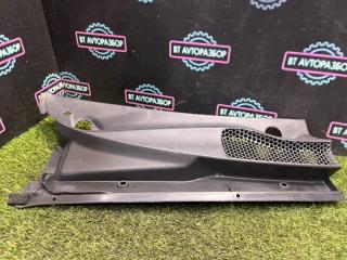 Решетка под лобовое стекло передняя правая Toyota Vitz 2000