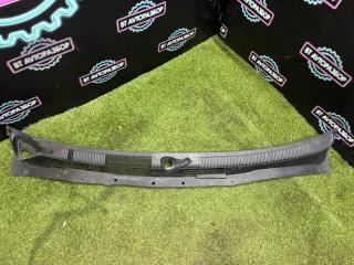 Запчасть решетка под лобовое стекло Nissan Bluebird 1998