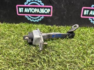 Запчасть ограничитель двери передний левый Toyota Chaser 1996