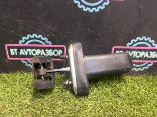 Ограничитель двери передний правый Toyota Celsior 1993