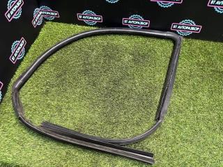 Запчасть уплотнитель стекла двери передний правый Toyota Cresta