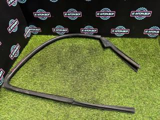 Запчасть уплотнитель стекла двери задний правый Toyota Cresta