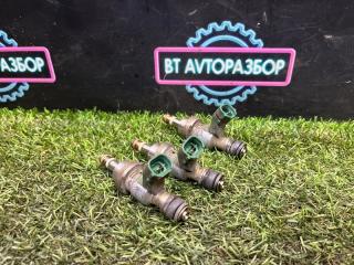 Форсунка топливная правая Toyota Crown 2005