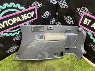 Обшивка багажника задняя правая Toyota Ipsum 1996