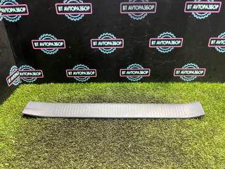 Фото запчасти накладка на порог салона передняя правая Toyota Ipsum 1996 Б/У запчасть Запчасть накладка на порог салона передняя правая Toyota Ipsum 1996