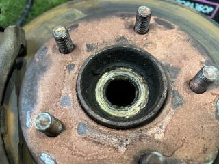 Кулак поворотный передний левый Nissan R’nessa PNN30 KA24DE