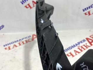 Кронштейн фары передний правый M6