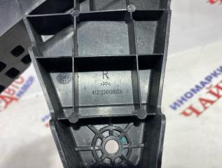 Кронштейн фары передний правый M6