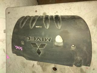 Пластиковая крышка на двс MITSUBISHI RVR 2011