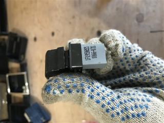 Кнопка стеклоподъемника Volkswagen Golf 5 BVY Кнопка стеклоподъемника Volkswagen Golf 5 BVY
