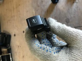 Кнопка стеклоподъемника Volkswagen Touareg 2005