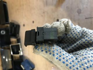 Кнопка стеклоподъемника Volkswagen Touareg 7L BMV Кнопка стеклоподъемника Volkswagen Touareg 7L BMV